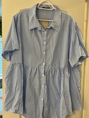 Emery & Co. Blue Stripe Button-Front Short Sleeve Blouse